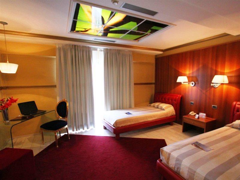 Diplomat & 4* Tirana